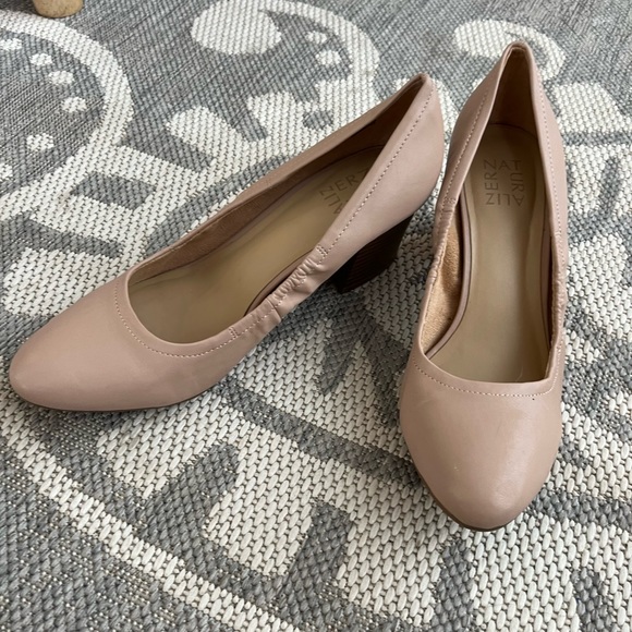 naturalizer lexington pump